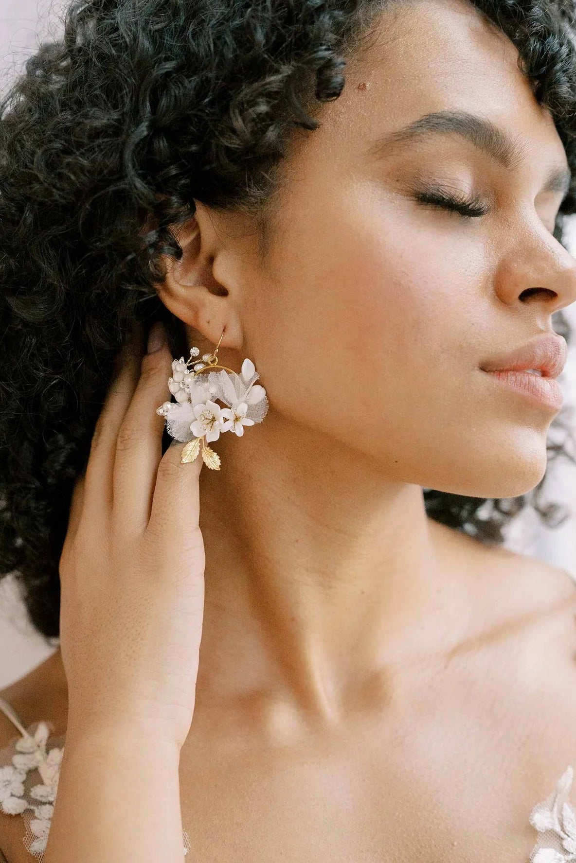 Petite Creamy floral bridal earrings - Style