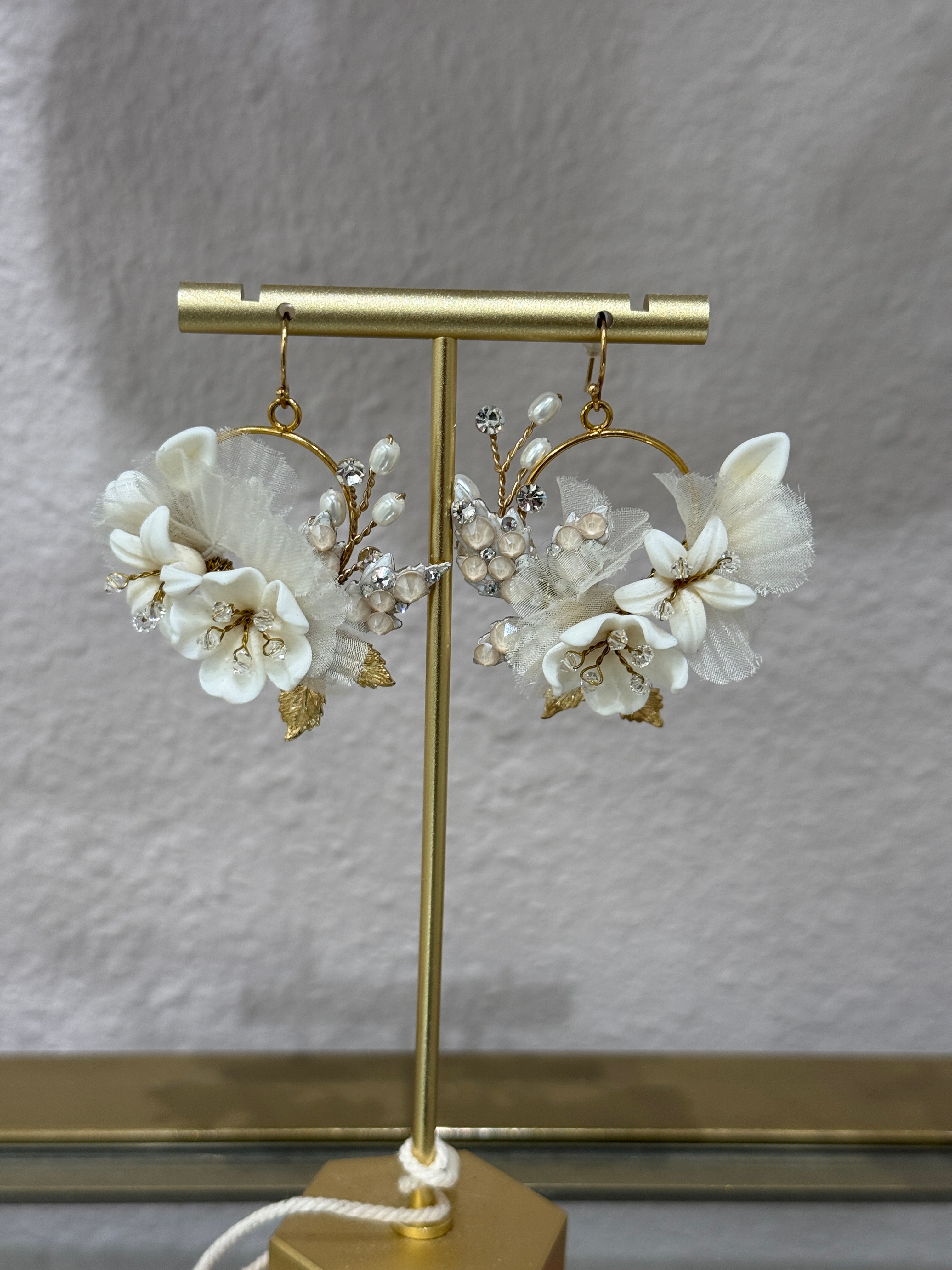 Petite Creamy floral bridal earrings - Style