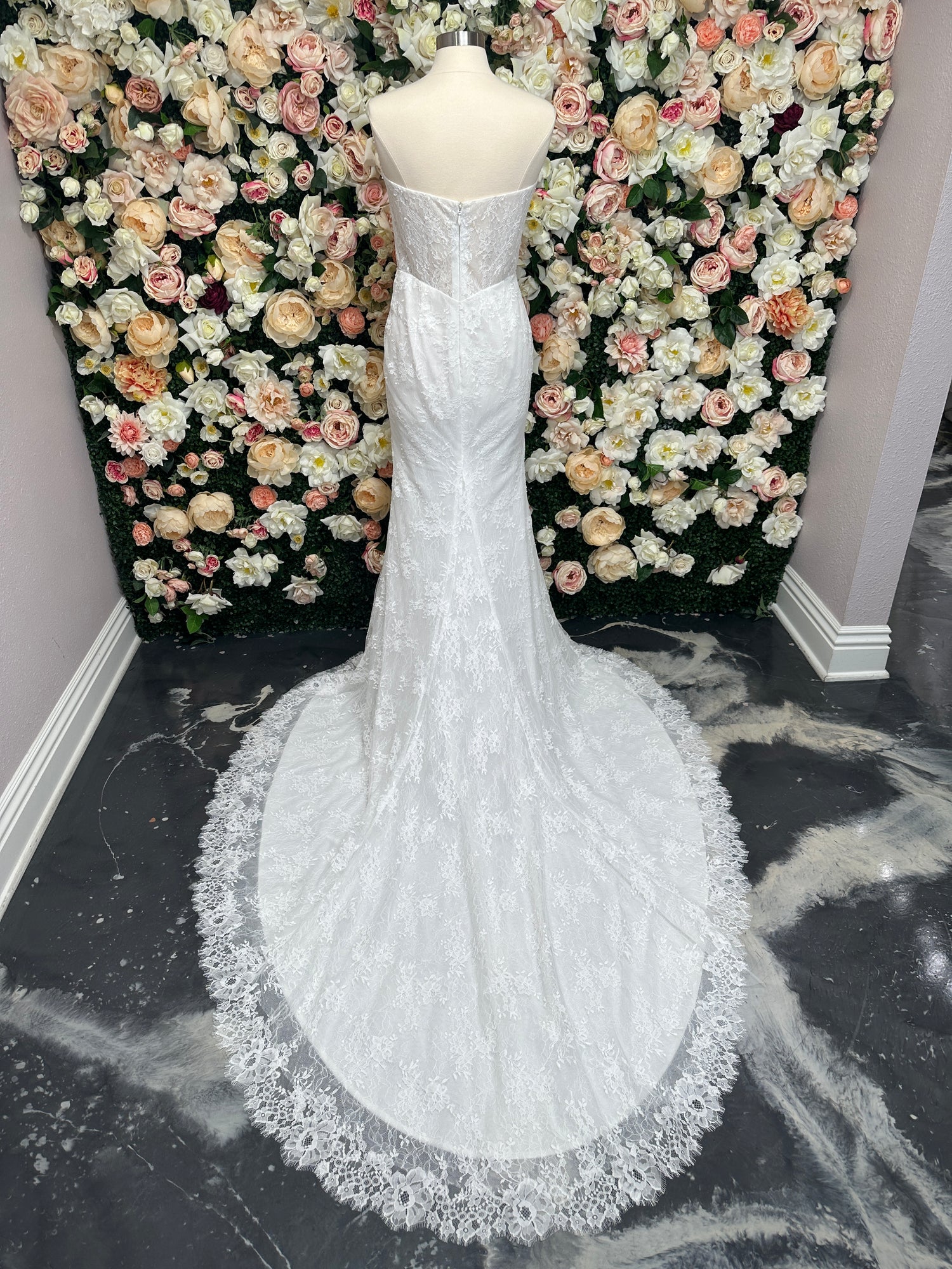 Dany Tabet Nyla - Bridal Size 10 - Sample Wedding Dress Dany Tabet Nyla - Bridal Size 10 - Sample Wedding Dress