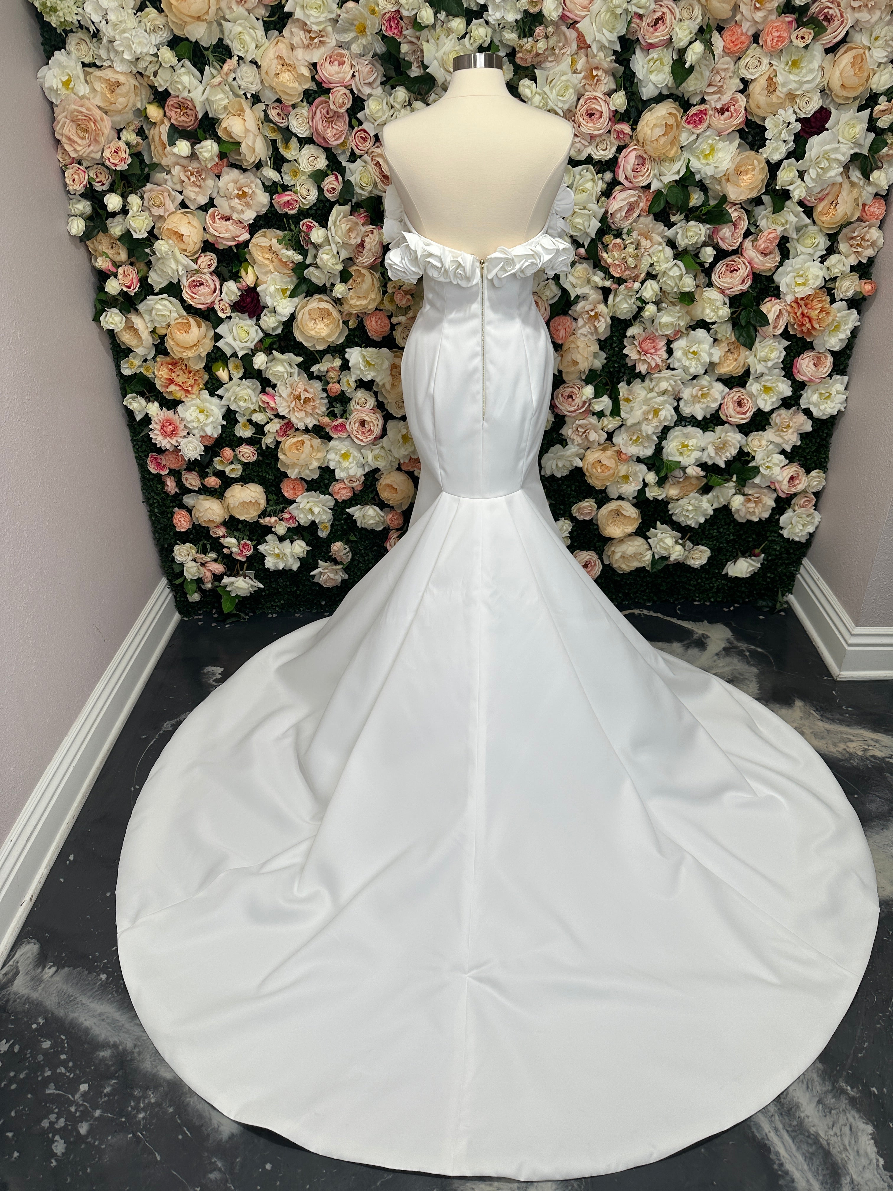 Walcott by Justin Alexander Signature – The White Flower