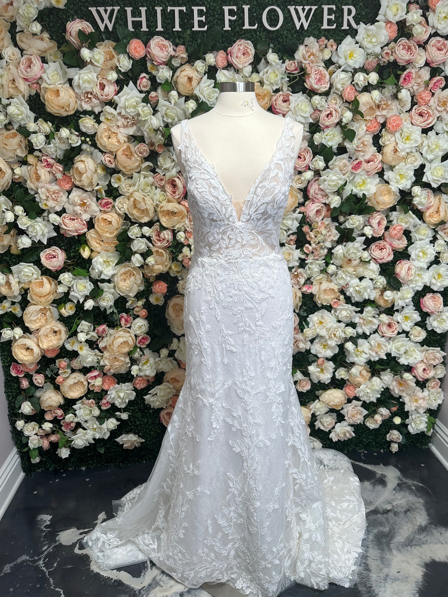 Justin Alexander Signature Evleen - Bridal Size 16 - Plus Size Sample Wedding Dress Justin Alexander Signature Evleen - Bridal Size 16 - Plus Size Sample Wedding Dress