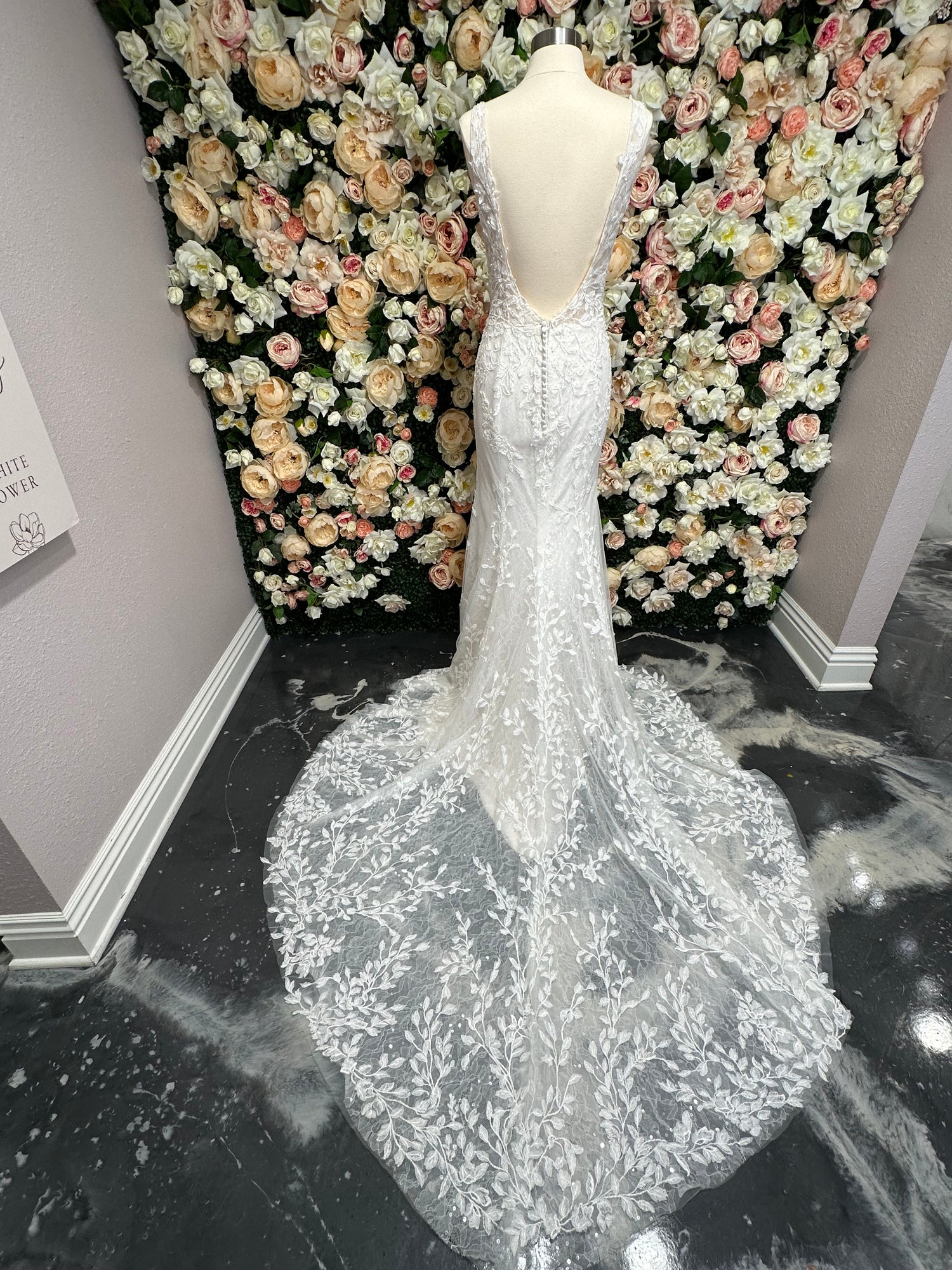 Justin Alexander Signature Evleen - Bridal Size 16 - Plus Size Sample Wedding Dress Justin Alexander Signature Evleen - Bridal Size 16 - Plus Size Sample Wedding Dress