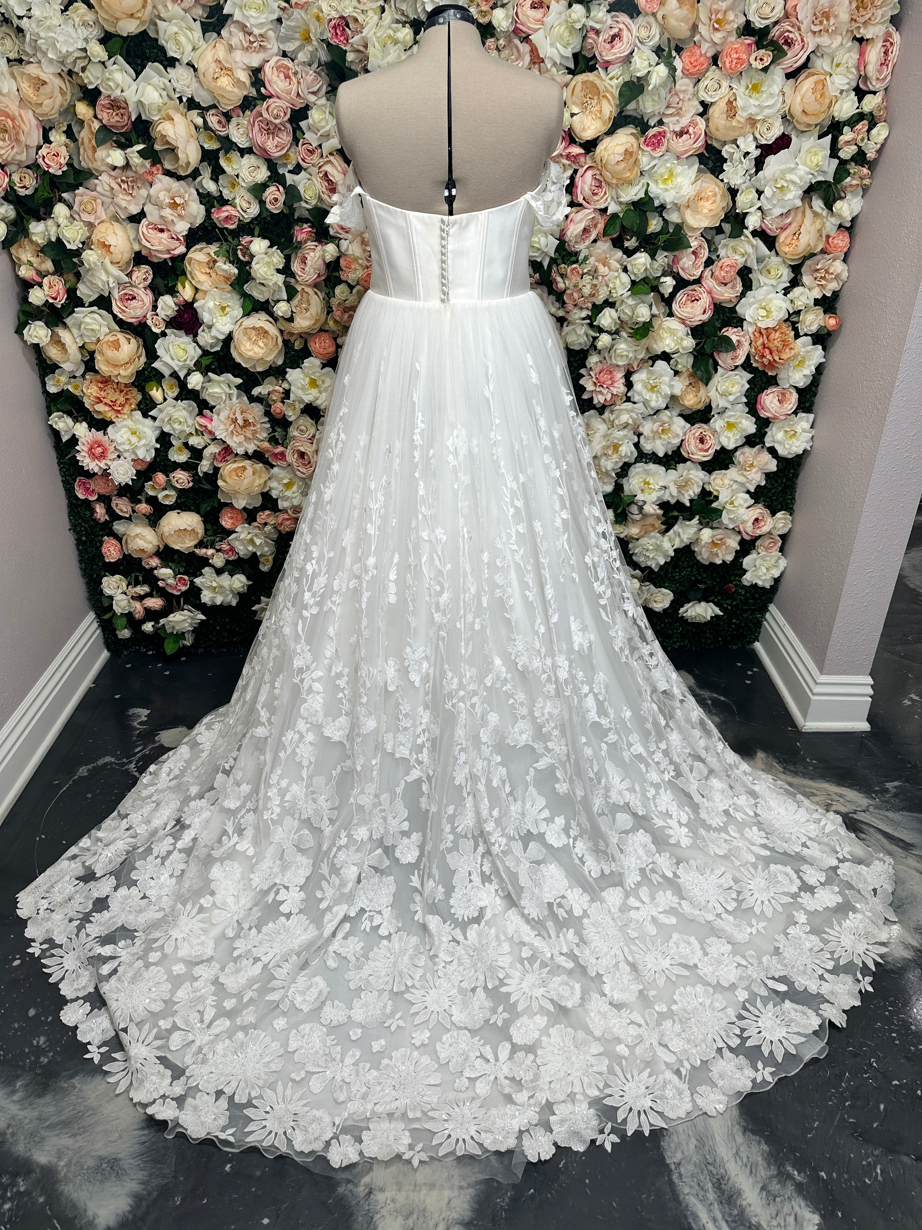 Pledge Plus Size by Justin Alexander Signature – The White Flower