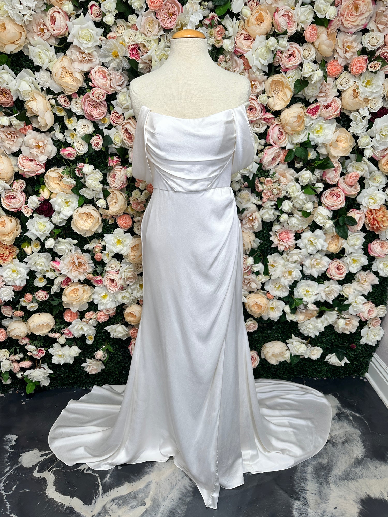 1453 - Bridal Size 10 - Sample Wedding Dress