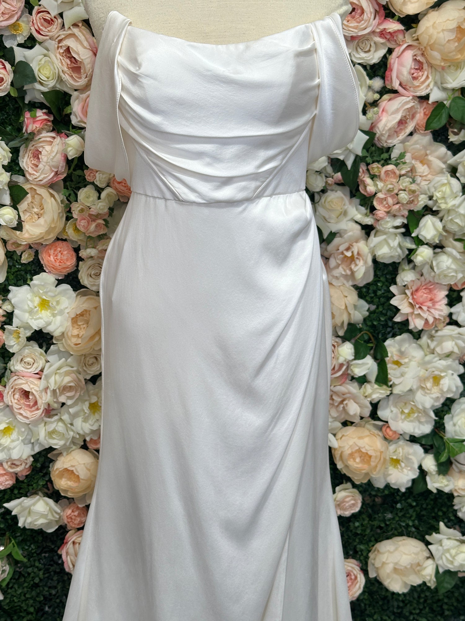 1453 - Bridal Size 10 - Sample Wedding Dress 1453 - Bridal Size 10 - Sample Wedding Dress