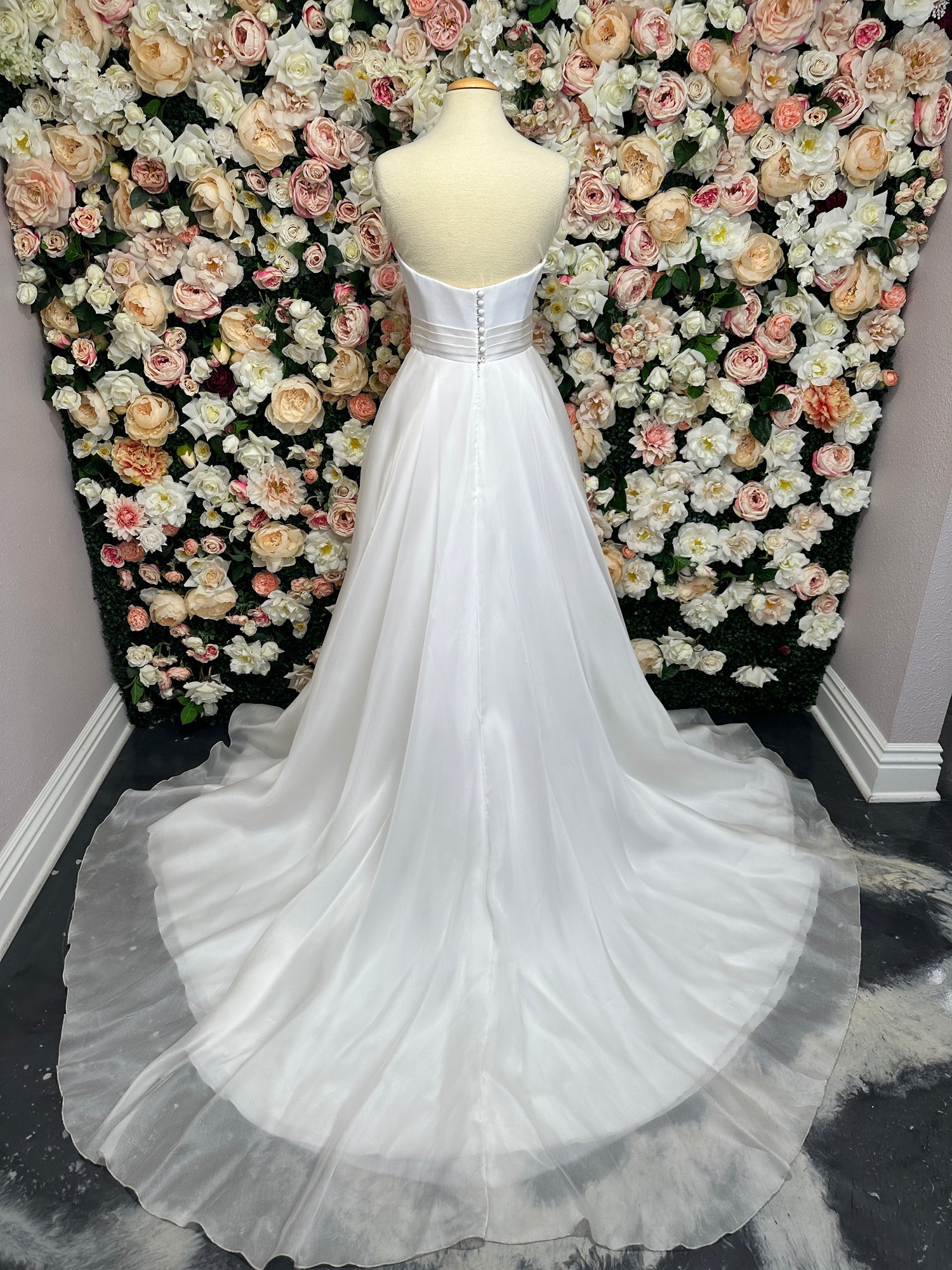 Miltonia by Suzanne Neville - A Sweetheart A-Line Wedding Dress The White Flower Miltonia by Suzanne Neville - A Sweetheart A-Line Wedding Dress The White Flower