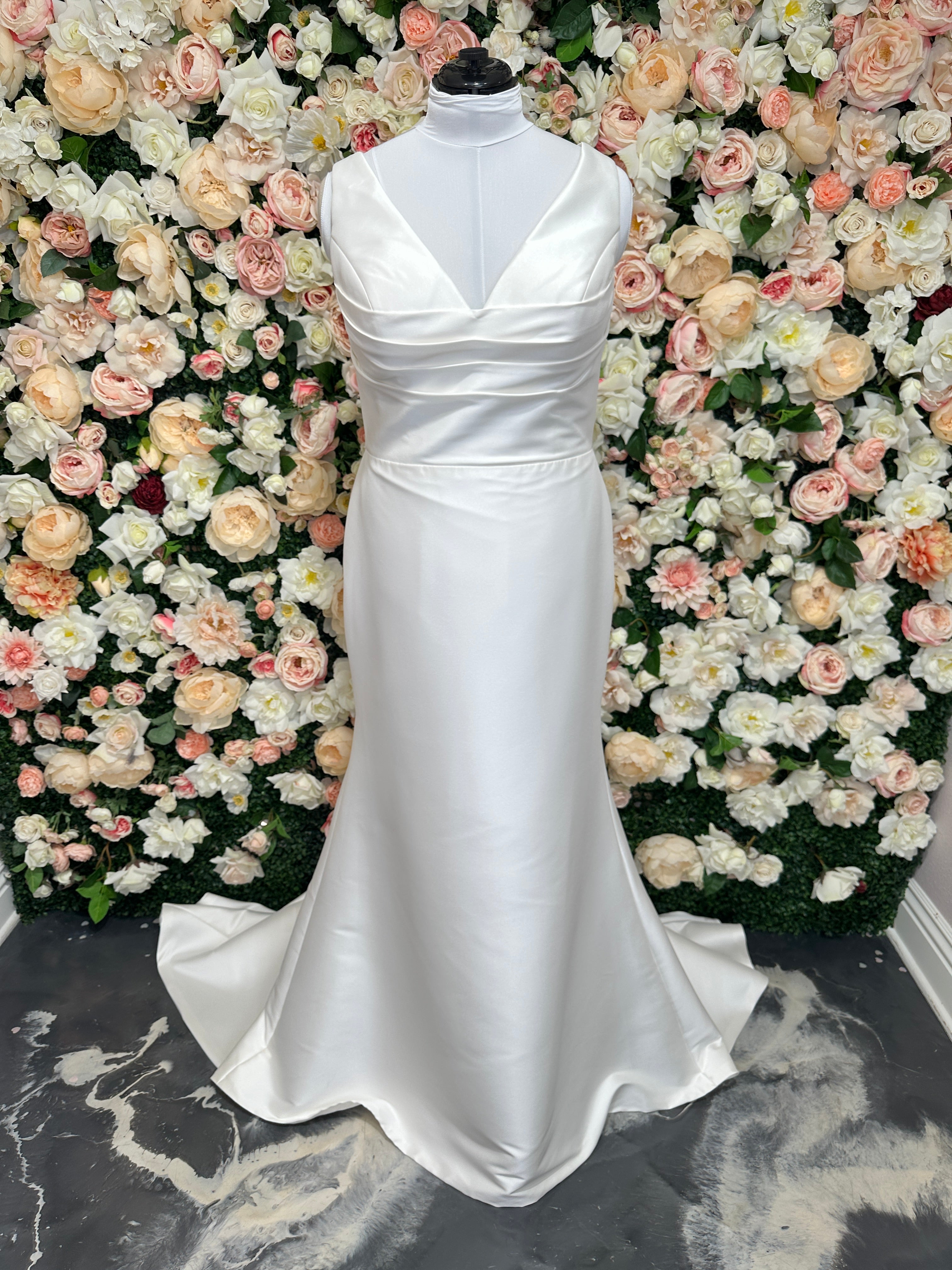 クリスアンクチュール　イギリス製（イングランド） スタンダードドレス　SMサイズ Bradstreet Plus Size by Justin Alexander Signature – The White Flower