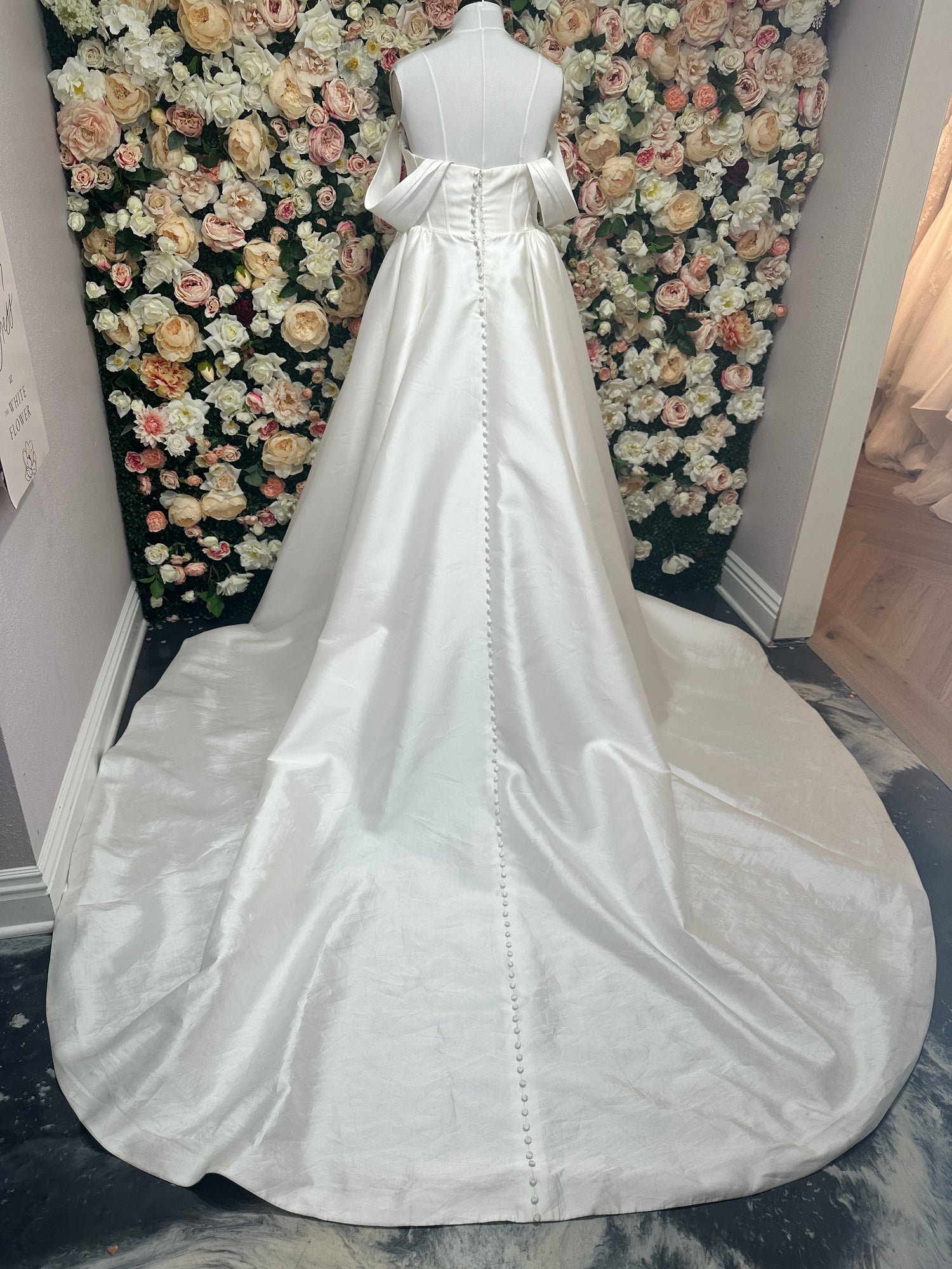 plus size ivory wedding dresses Martina Liana 1607 - Bridal 16 Size:18-18½ 32/33 Dedicate Craftsmanship F26_Hero Simple But Elegant Dream
