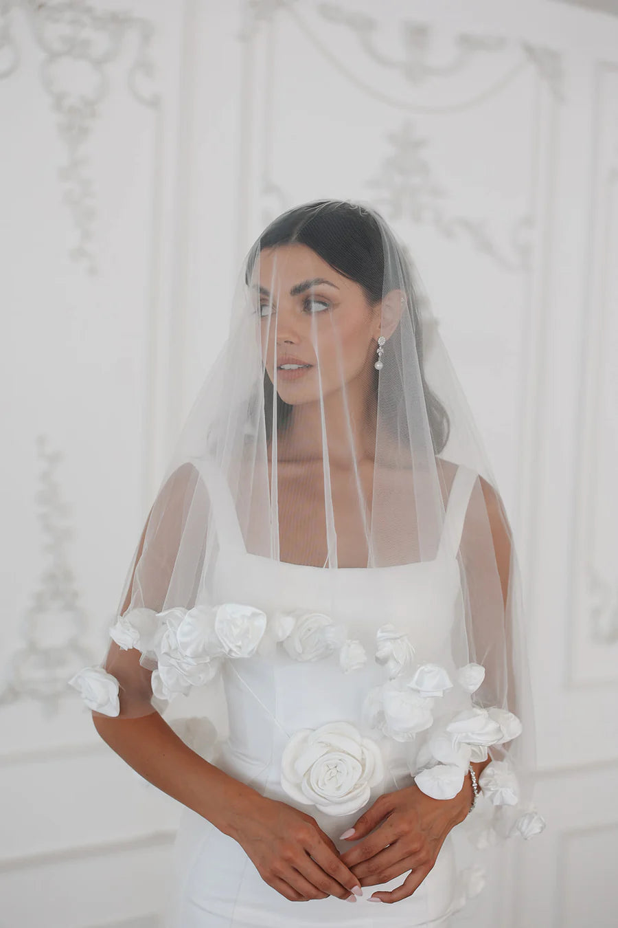 Isabelle Rosette Fingertip Veil 42"