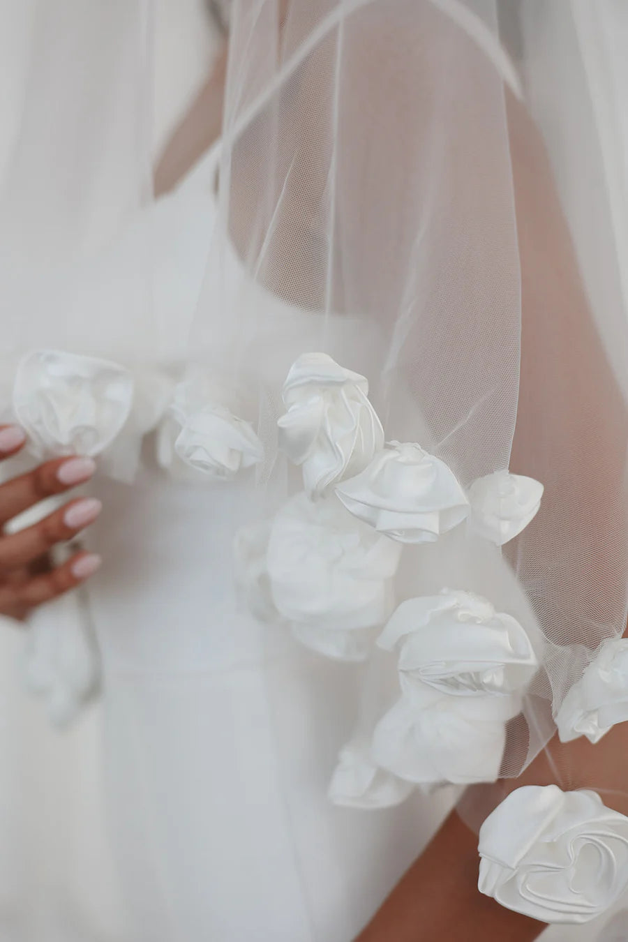 Isabelle Rosette Fingertip Veil 42"