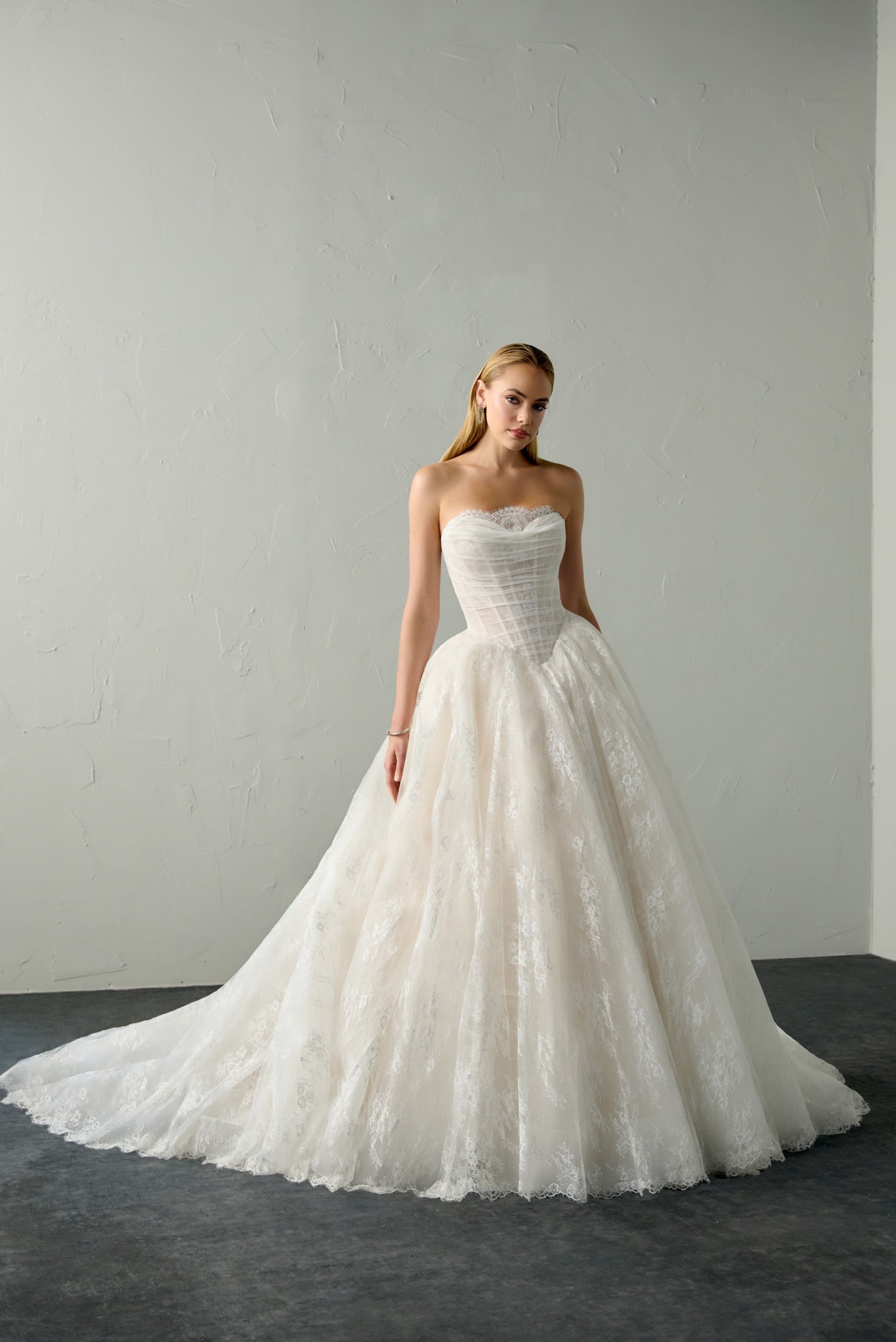 Eris by Justin Alexander Signature | Chantilly Lace Sweetheart
