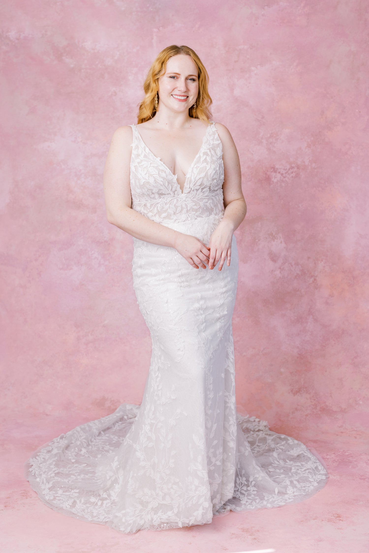 Evleen Plus Size by Justin Alexander Signature The White Flower Evleen Plus Size by Justin Alexander Signature The White Flower
