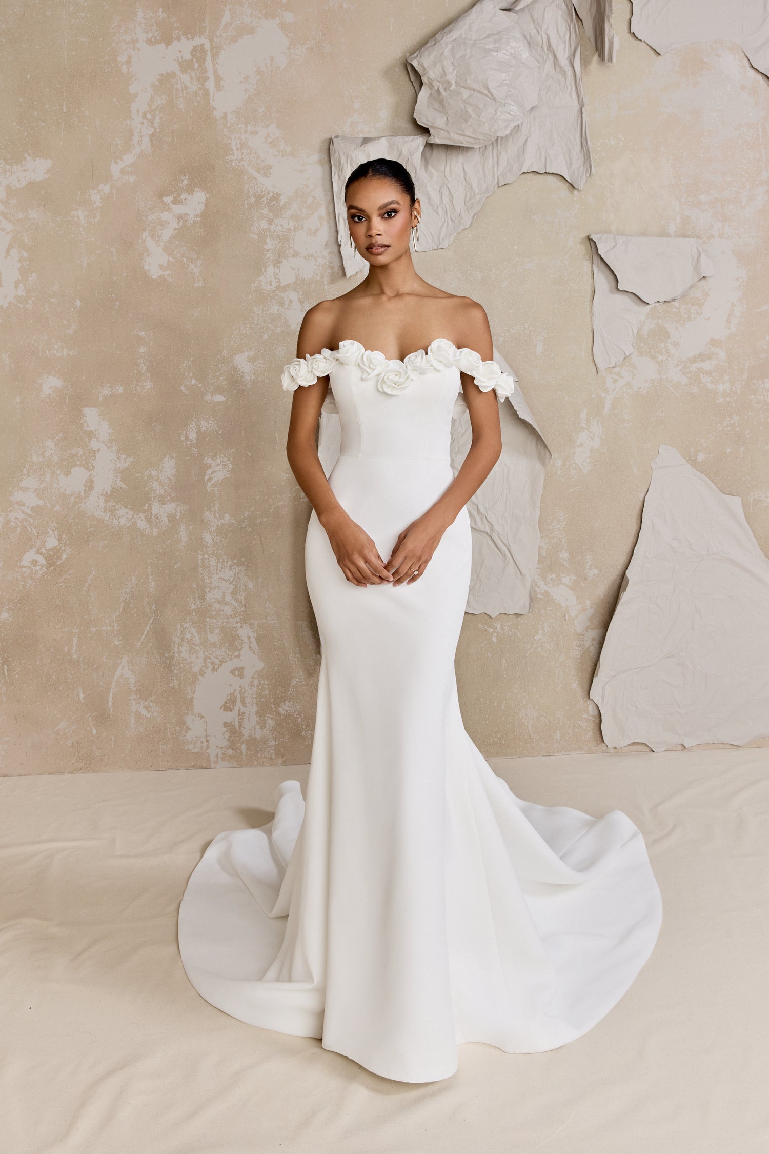 Walcott by Justin Alexander Signature The White Flower Walcott by Justin Alexander Signature The White Flower
