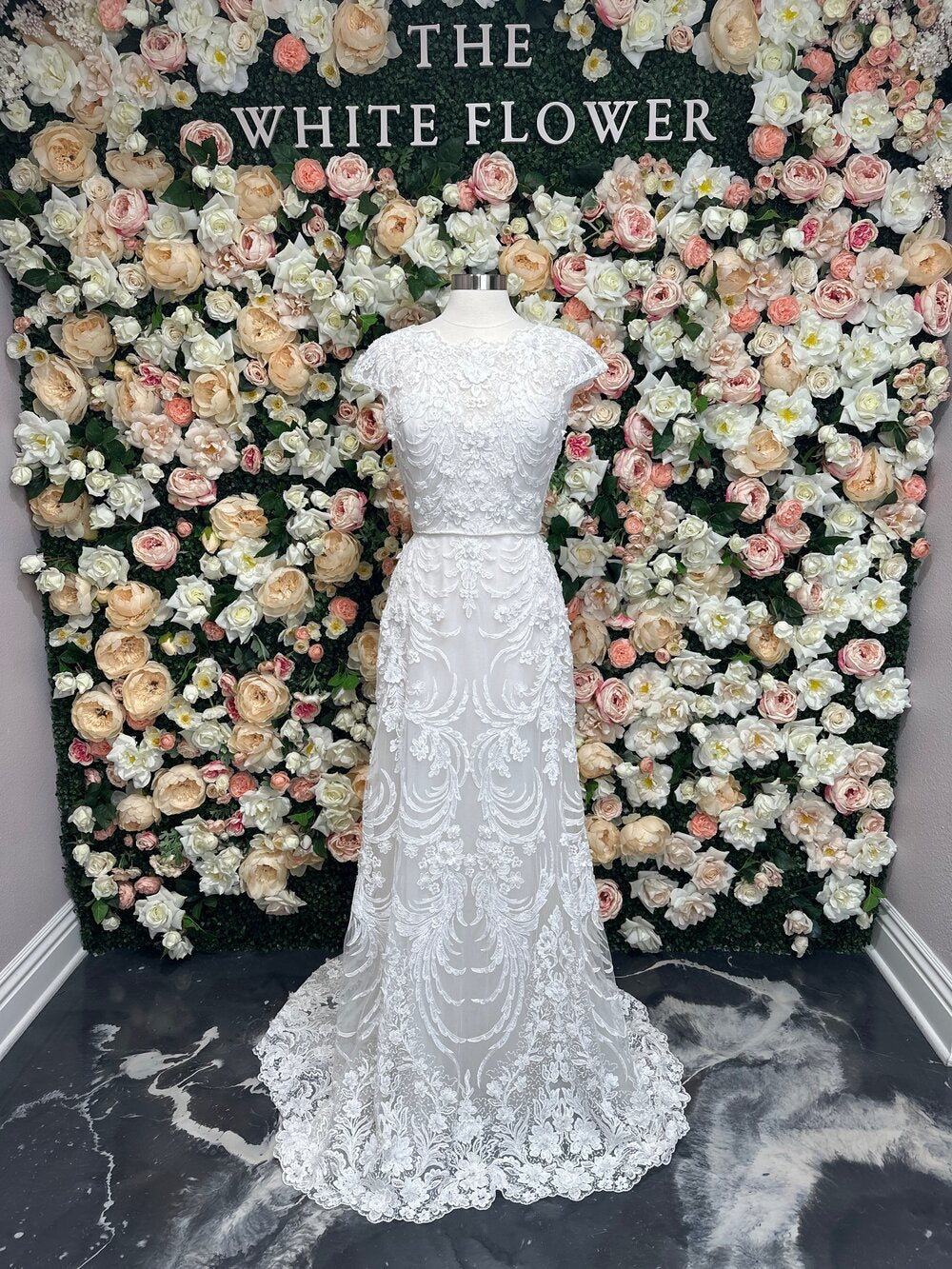 White Dress Marchesa Floral Embroidered Dress Marchesa Notte Floral-embroidered Draped Dress White FARFETCH White Dress Marchesa Floral Embroidered Dress Marchesa Notte Floral-embroidered Draped Dress White FARFETCH