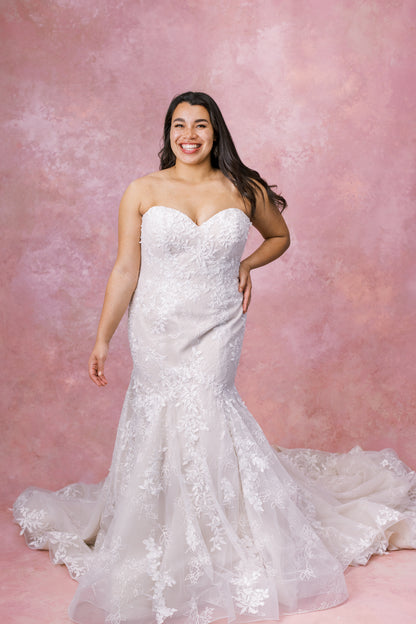 1375 Plus Size by Martina Liana - Sweetheart Neckline Fit-and-Flare Gown with Wide-Set Straps The White Flower 1375 Plus Size by Martina Liana - Sweetheart Neckline Fit-and-Flare Gown with Wide-Set Straps The White Flower