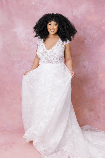 Real Plus Size Brides Martina Liana 1447 Bridal Size 20 Plus Size Sample Wedding Dress Real Plus Size Brides Martina Liana 1447 Bridal Size 20 Plus Size Sample Wedding Dress