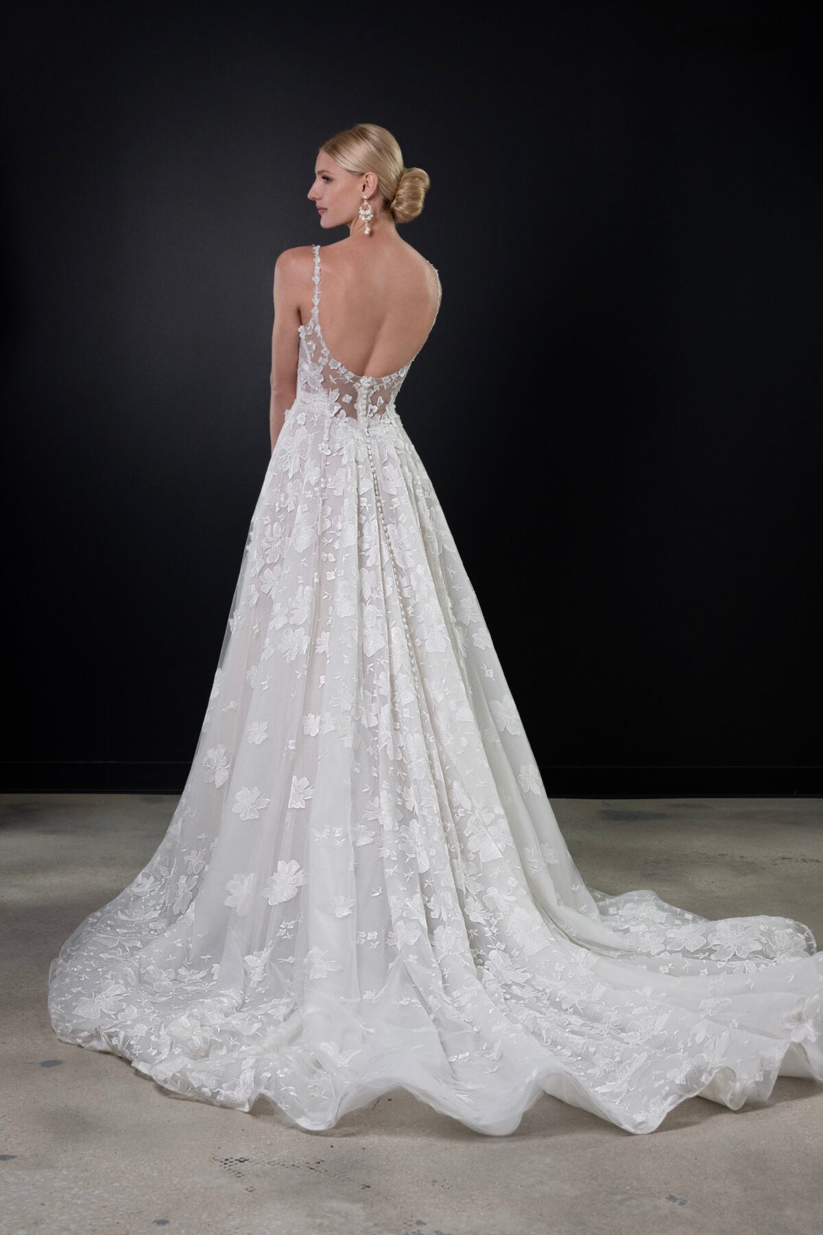 1749 - Bridal Size 10 - Sample Wedding Dress 1749 - Bridal Size 10 - Sample Wedding Dress